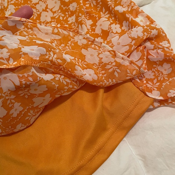 Light orange and white floral dress - Picture 7 of 10